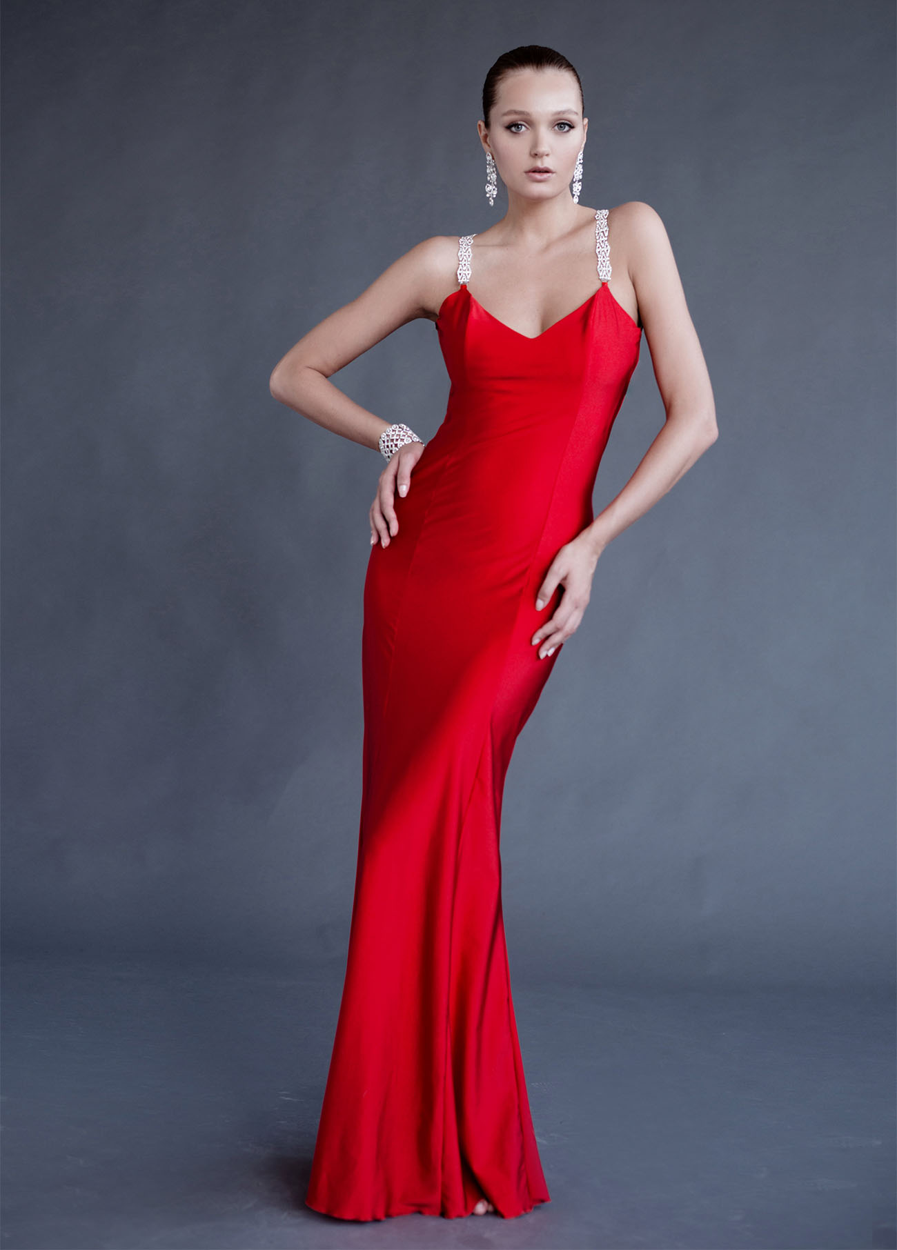 שמלת ערב מקסי אדומה תכשיט בגב