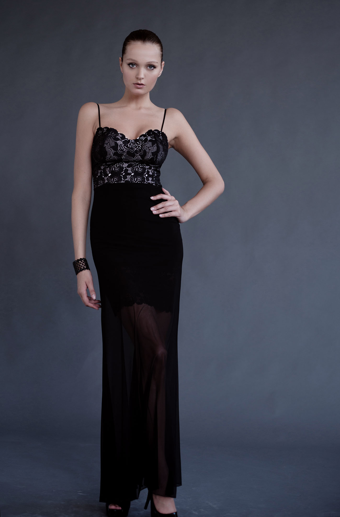 שמלת ערב מקסי שחורה שילוב תחרה